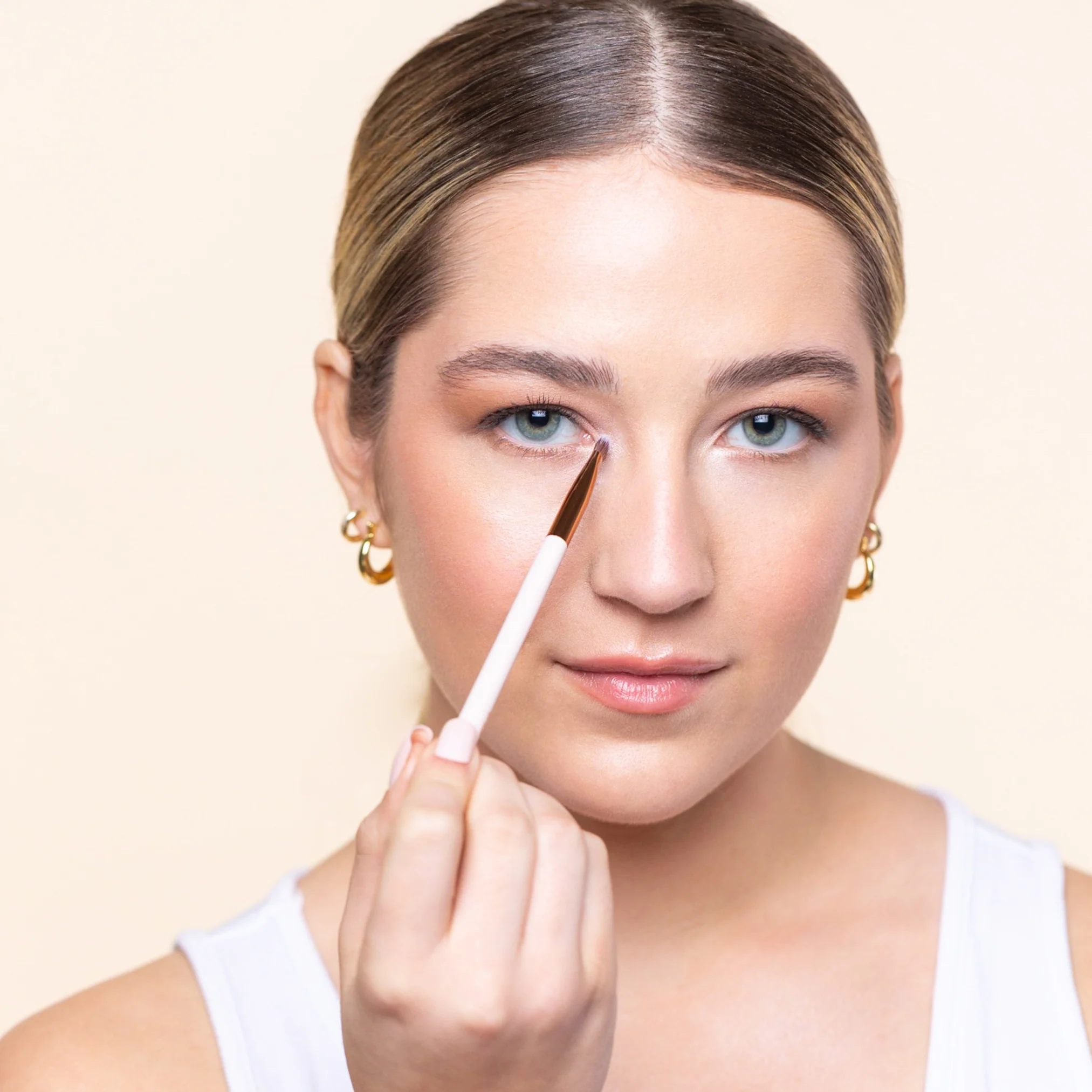E58 - Eyeshadow Detail Brush - Image 2