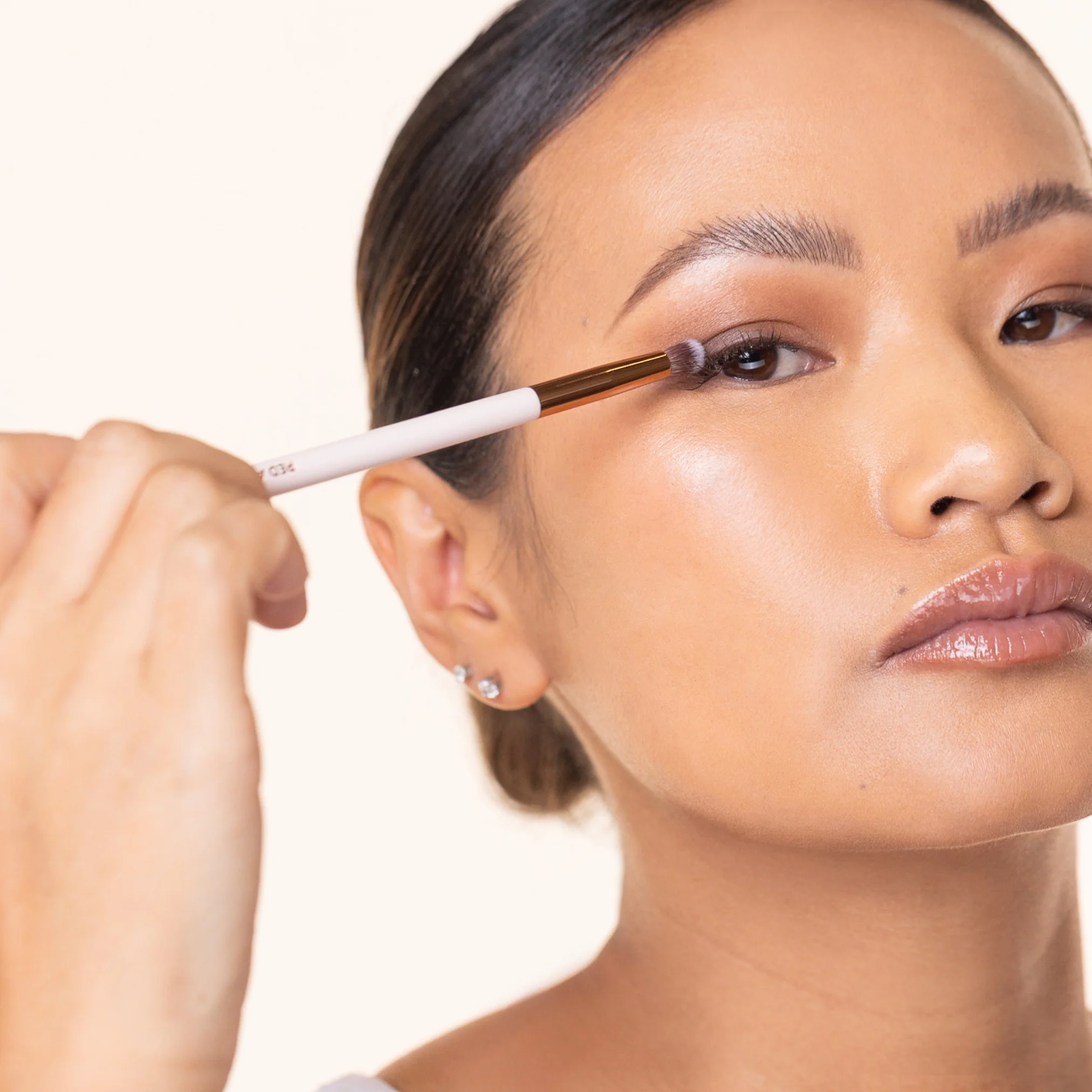 E53 - Eyeshadow Smudge Brush - Image 2
